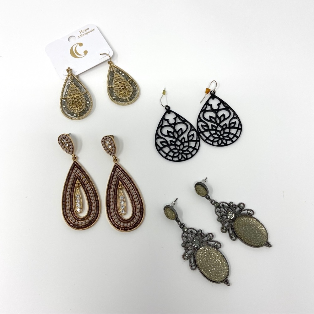 Bundle of earrings
